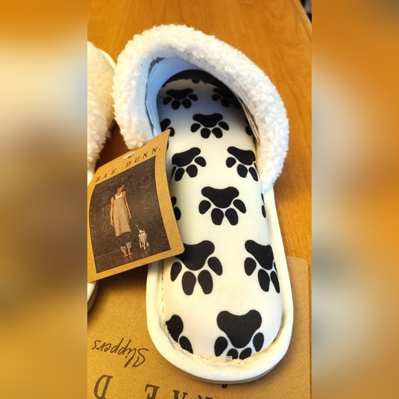 💥HOST PICK💥NWT Rae Dunn Dog mom cushioned slippers - Picture 6 of 6